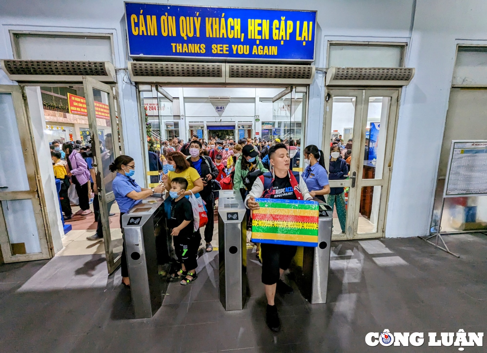 duong sat chay tang cuong nhieu tau khach dip tet at ty 2025 hinh 1