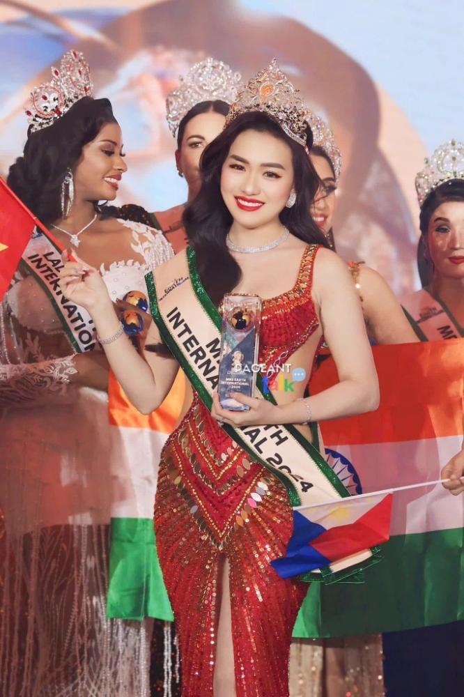 vu thi hoa chien binh am tham dang quang mrs earth international 2024 hinh 16