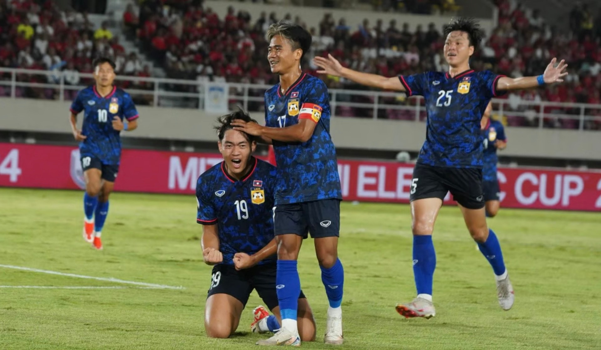 aff cup 2024 lao gay chan dong tren dat indonesia philippines chat vat truoc myanmar hinh 1