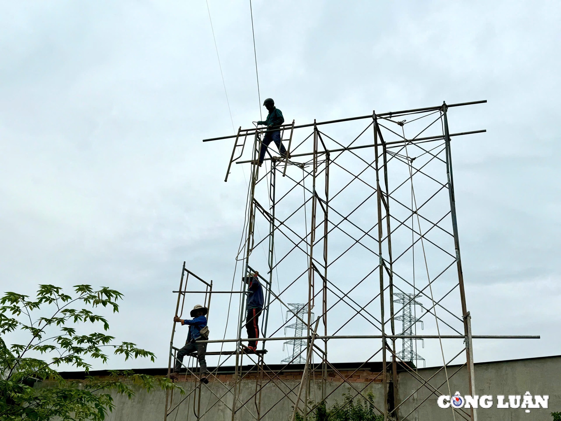dong nai thi cong 2 tuyen dien 220kv hang chuc ho dan bi anh huong cau cuu hinh 3