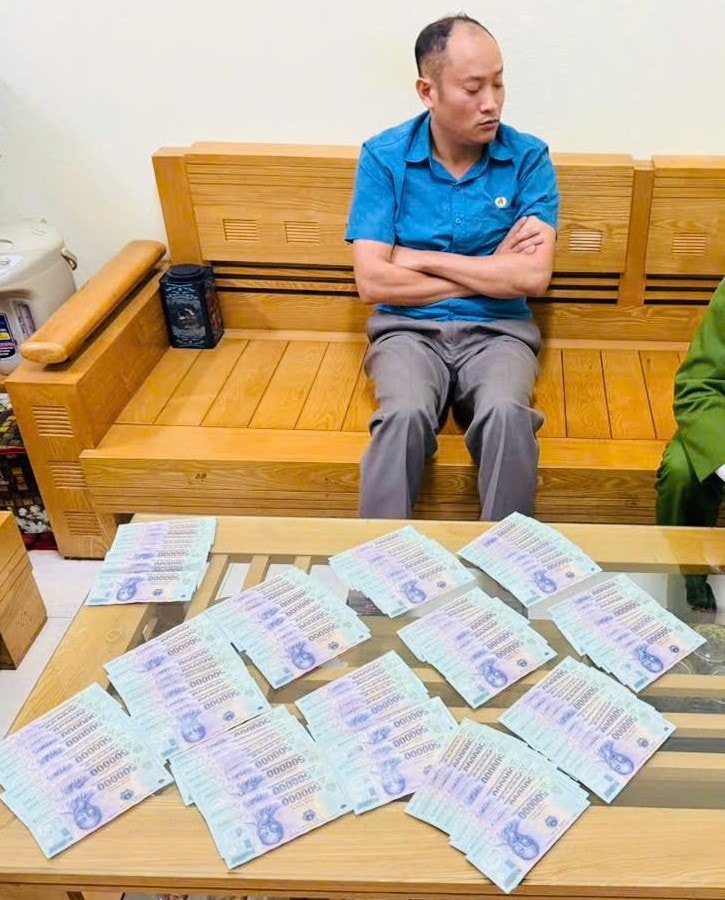 khoi to chu tich ubnd phuong o bac giang nhan hoi lo ngay tai phong lam viec hinh 1