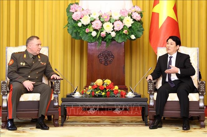 chu tich nuoc luong cuong tiep xa giao bo truong bo quoc phong belarus hinh 2