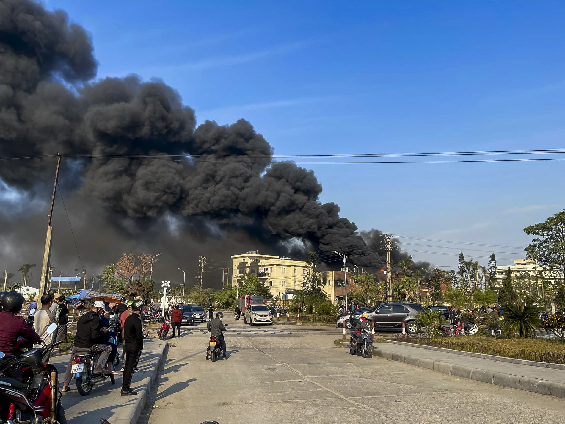 thong tin ban dau vu chay lon tai cong ty san xuat bat lua o quang ninh hinh 1