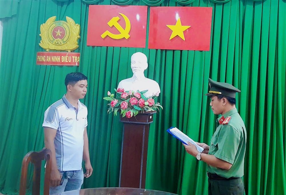 khoi to doi tuong dung sung thi uy de giai quyet mau thuan hinh 1