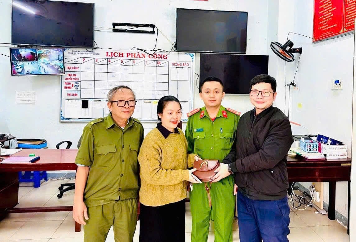 nhat duoc 500 trieu dong nguoi dan ong o quang ngai tra lai nguoi danh roi hinh 1