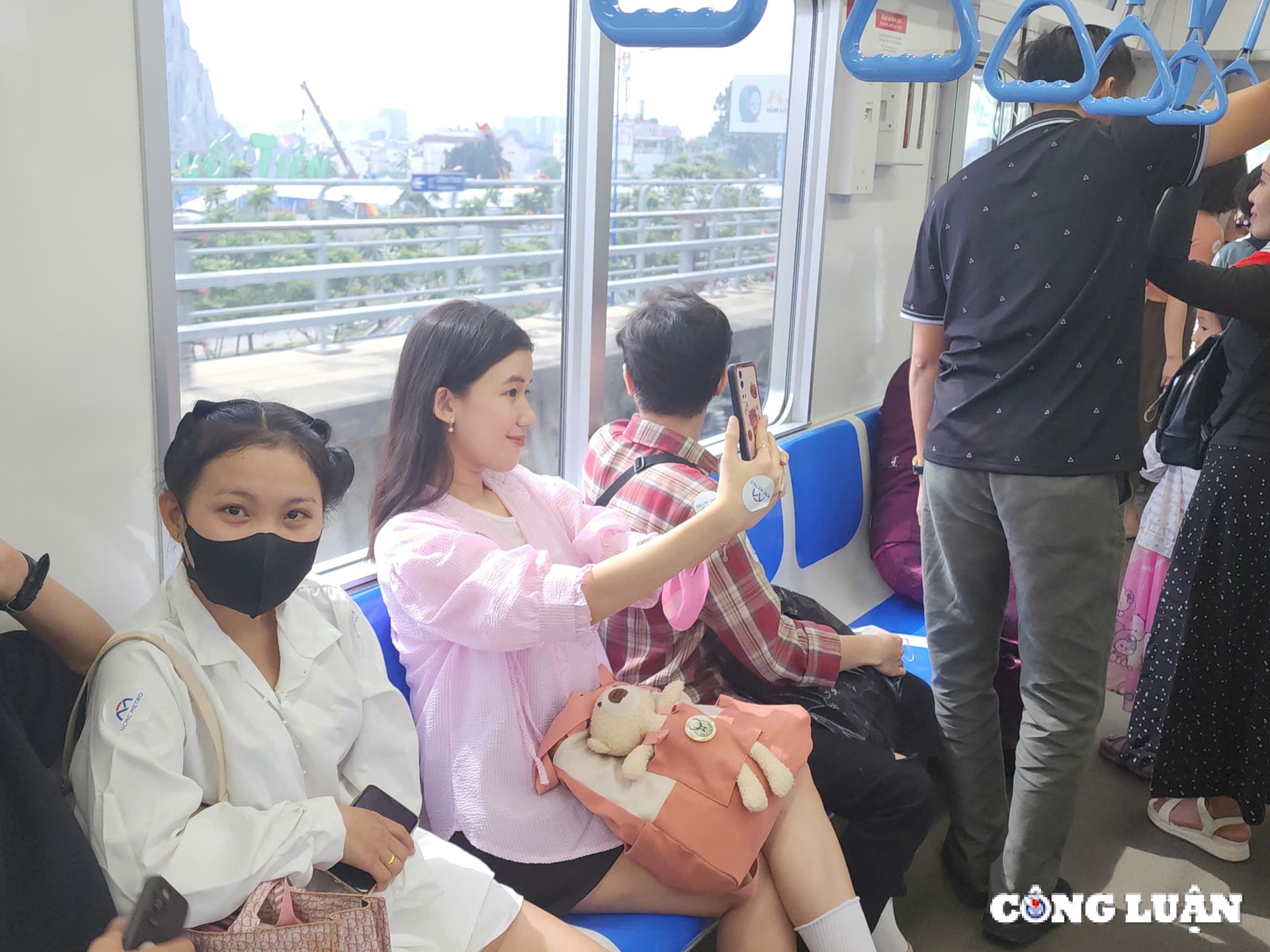 hang nghin nguoi dan tp hcm va cac tinh lan can xep hang cho trai nghiem metro so 1 ben thanh suoi tien hinh 8