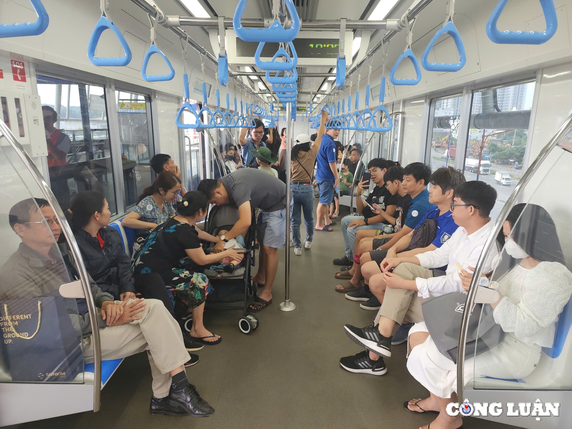 hang nghin nguoi dan tp hcm va cac tinh lan can xep hang cho trai nghiem metro so 1 ben thanh suoi tien hinh 6