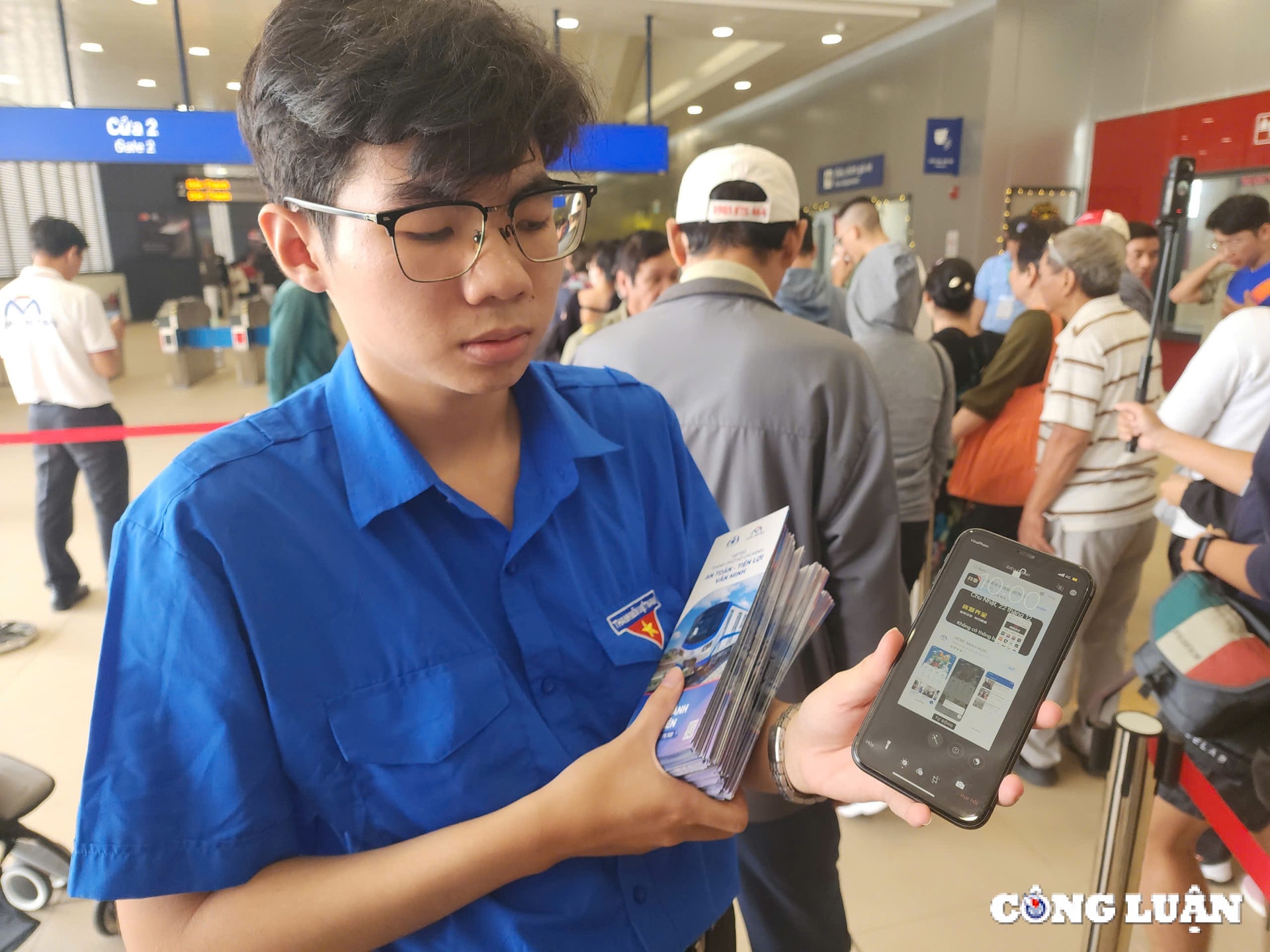hang nghin nguoi dan tp hcm va cac tinh lan can xep hang cho trai nghiem metro so 1 ben thanh suoi tien hinh 2