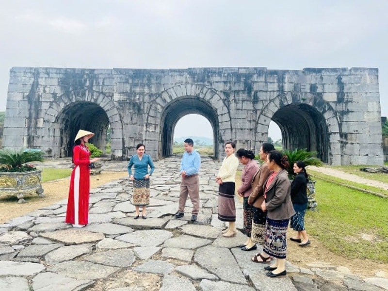 mien phi tham quan di san thanh nha ho dip tet at ty hinh 1