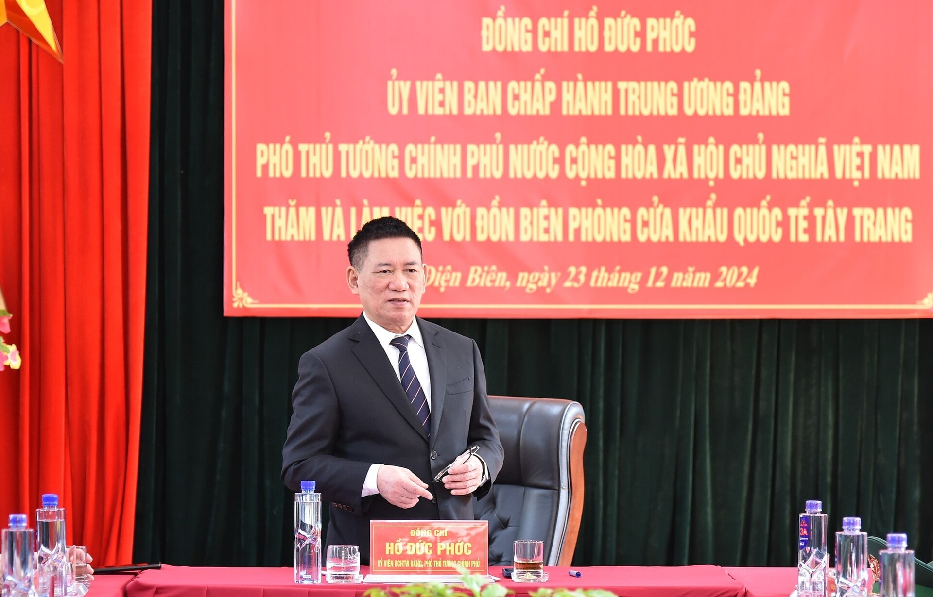 bien phong la tien tieu la chan quan trong cua to quoc diem tua cua nguoi dan noi bien vien hinh 2