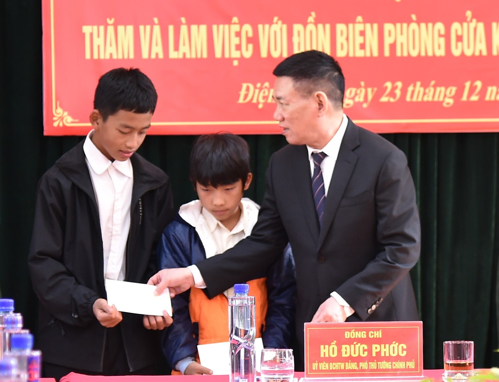 bien phong la tien tieu la chan quan trong cua to quoc diem tua cua nguoi dan noi bien vien hinh 3