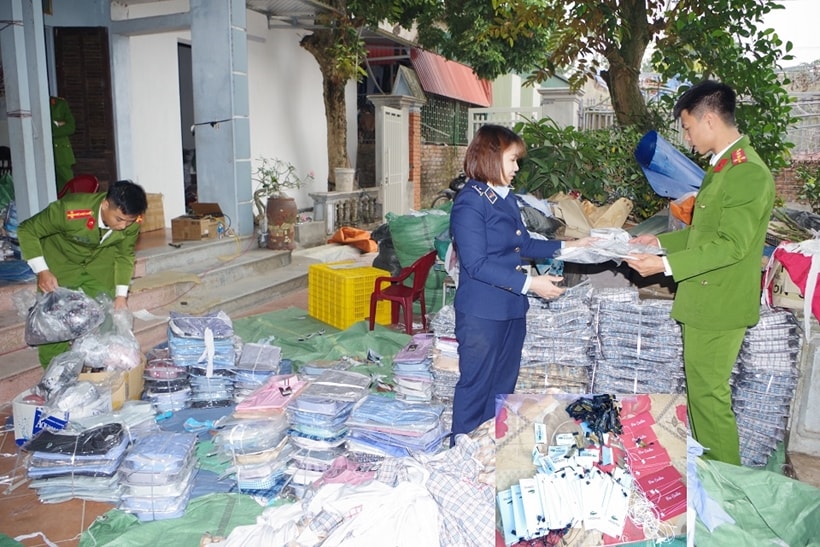 khoi to doi tuong nhan may hon 1500 ao so mi gia cac thuong hieu noi tieng hinh 1