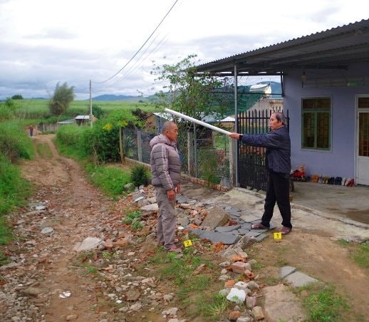 gia lai nem da vao bo rao nha nguoi khac nguoi dan ong bi danh trong thuong hinh 1