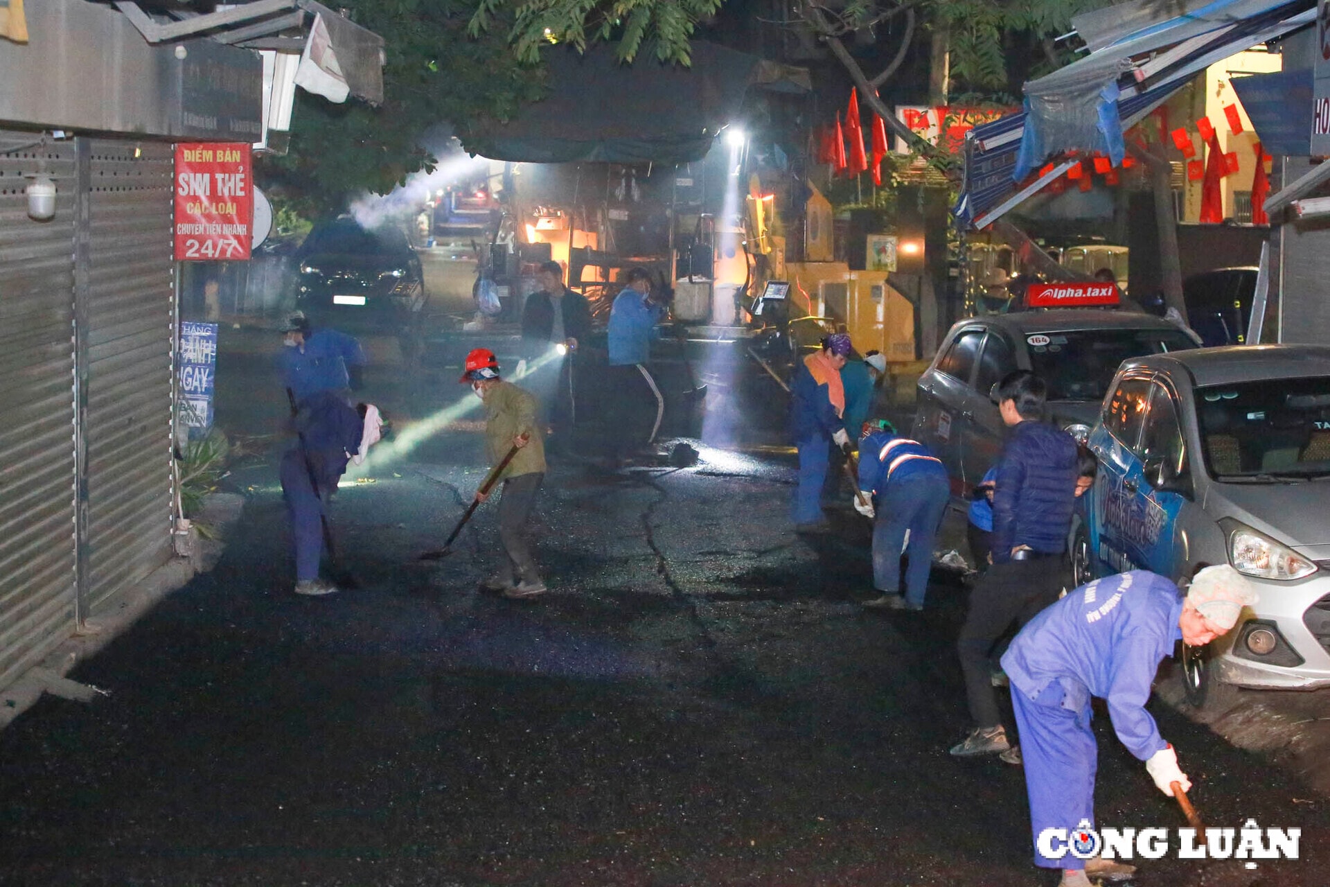 ha noi gap rut thi cong xuyen dem chinh trang nhieu tuyen pho hinh 2