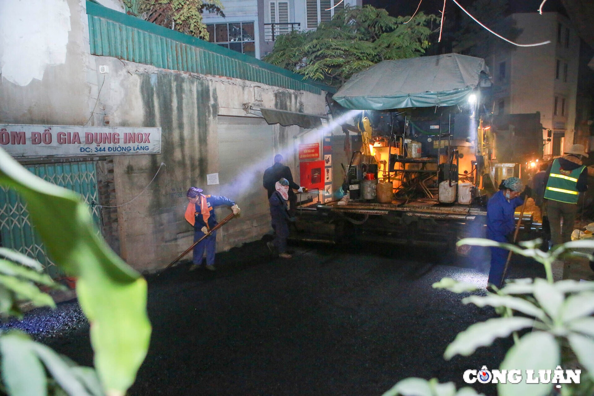 ha noi gap rut thi cong xuyen dem chinh trang nhieu tuyen pho hinh 3