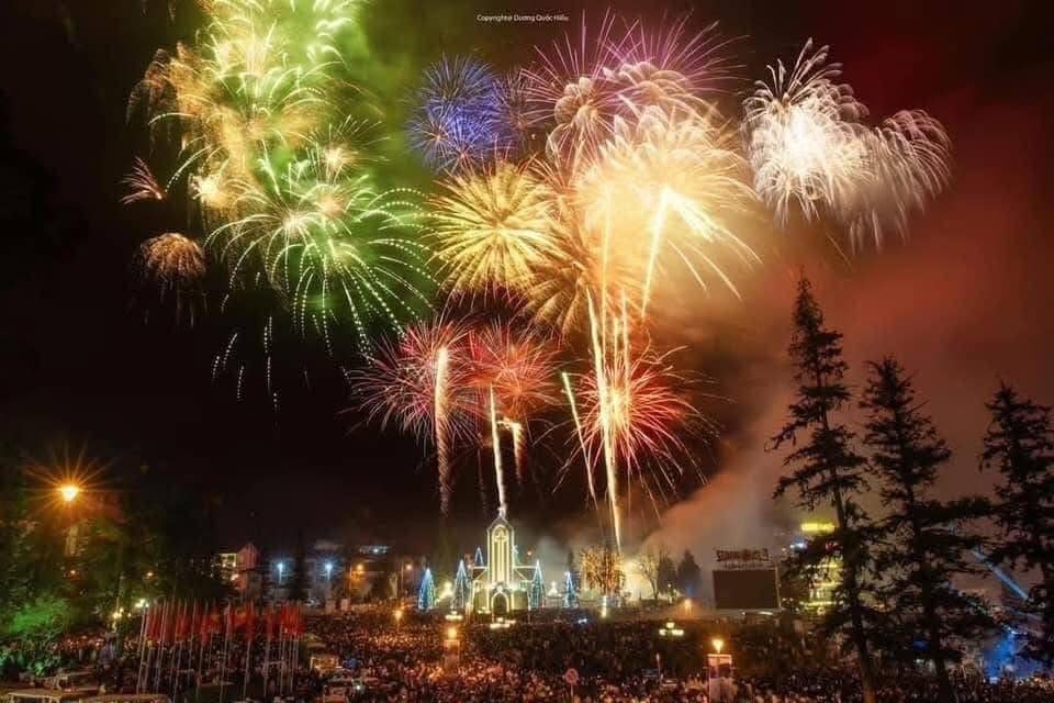 lao cai khu du lich quoc gia sa pa ban phao hoa chao don nam moi 2025 hinh 1