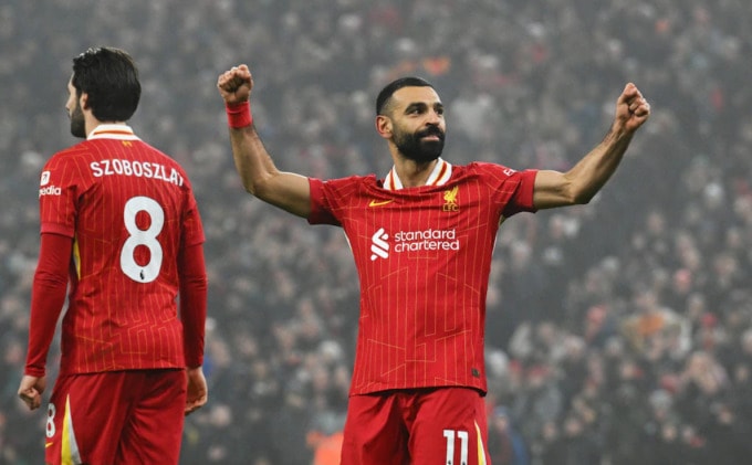 liverpool thang nguoc leicester man city hoa that vong truoc everton hinh 1
