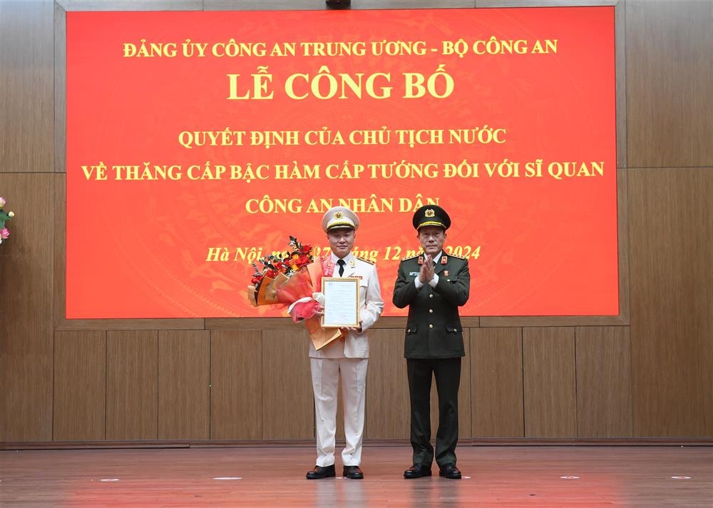 thu truong bo cong an nguyen ngoc lam duoc thang cap bac ham tu thieu tuong len trung tuong hinh 1