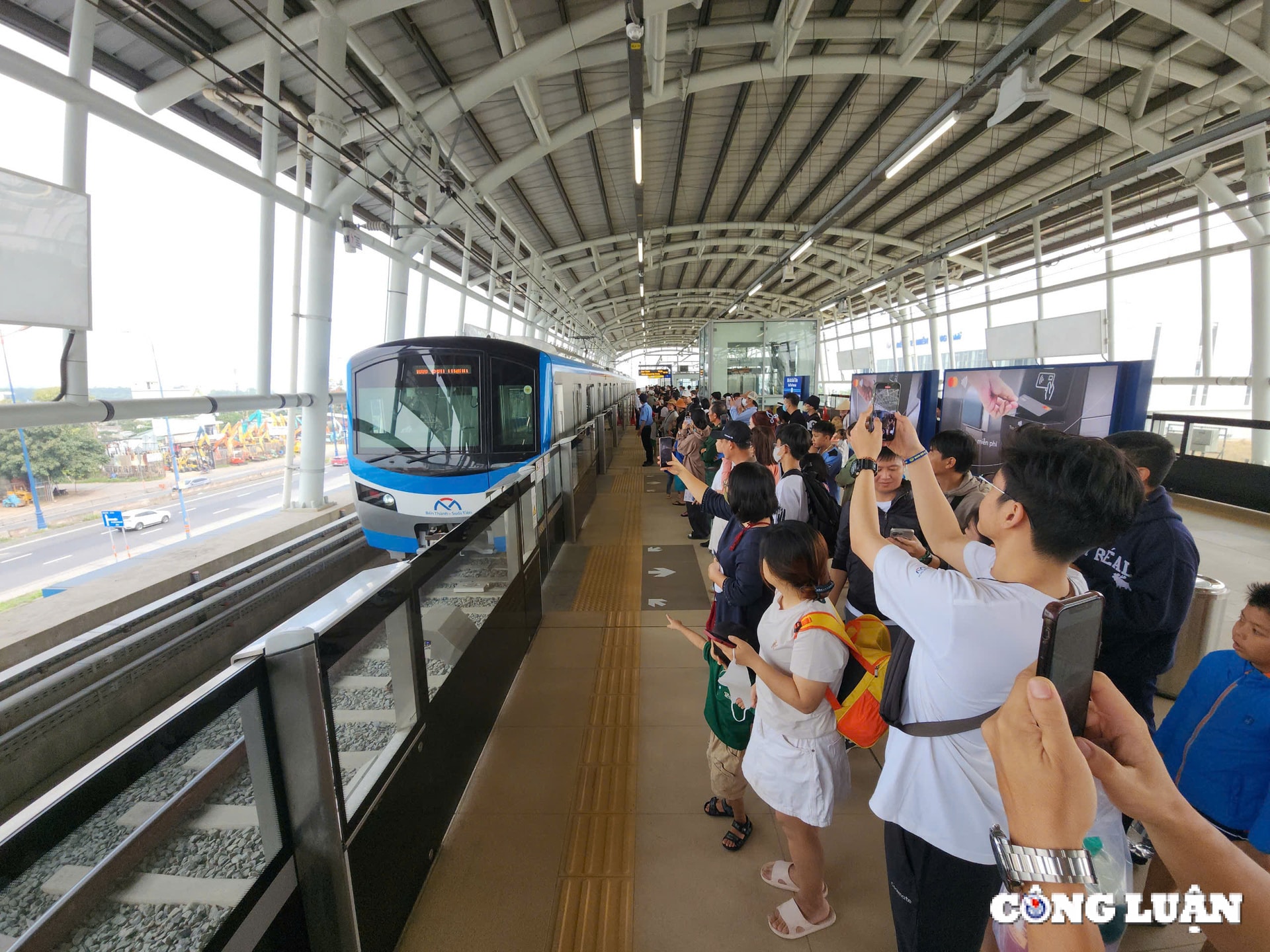 metro so 1 tp hcm don hon 531000 luot khach trong tuan dau van hanh khai thac hinh 1