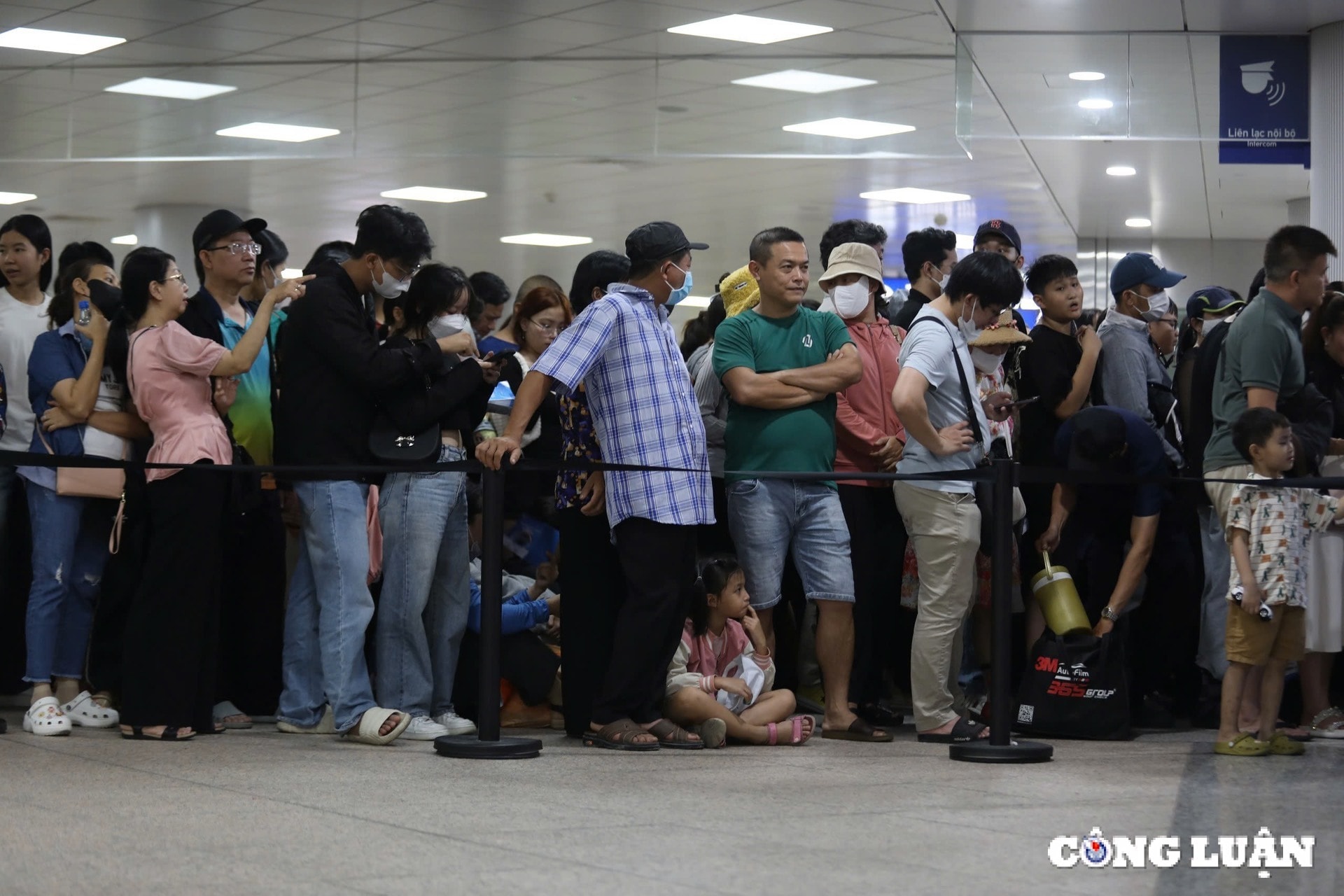 tp hcm dong nghit khach do ve trai nghiem metro so 1 ngay cuoi tuan hinh 6