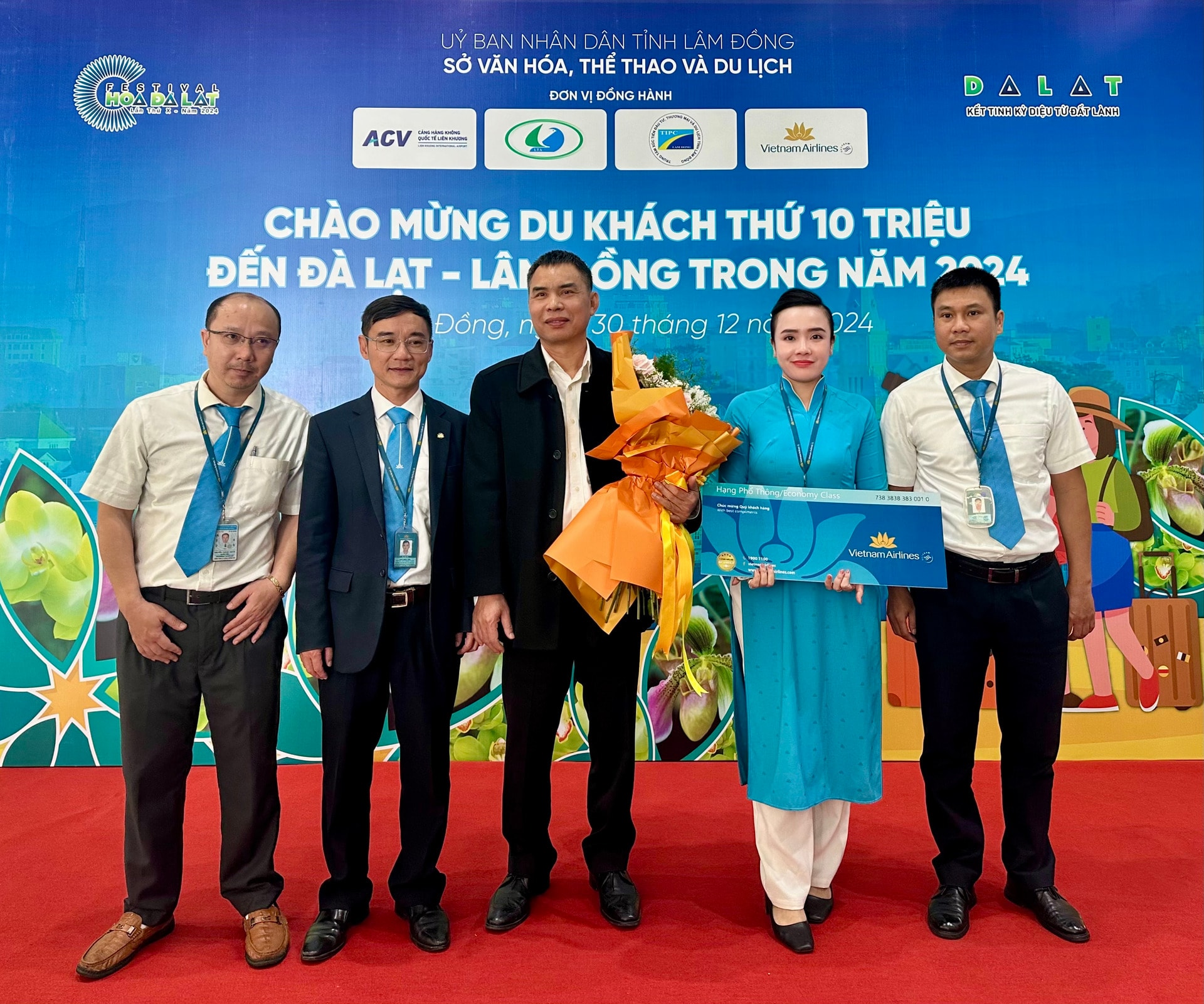 vietnam airlines phoi hop voi tinh lam dong chao don du khach thu 10 trieu hinh 2