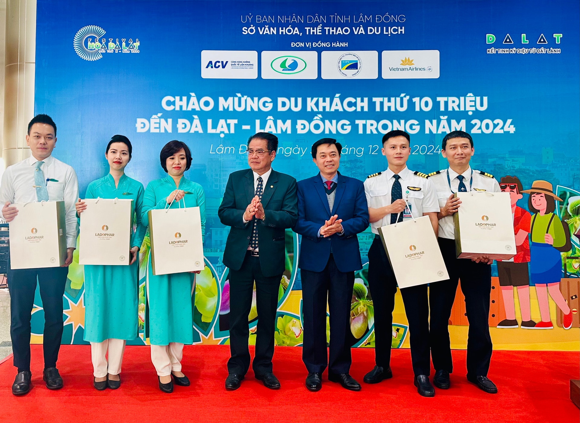 vietnam airlines phoi hop voi tinh lam dong chao don du khach thu 10 trieu hinh 3
