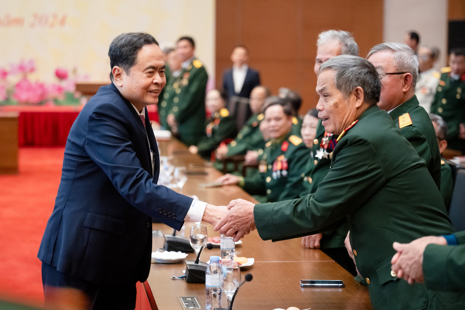 chu tich quoc hoi tran thanh man gap mat doan dai bieu nguoi co cong trung doan 271 quan khu tri thien hinh 1