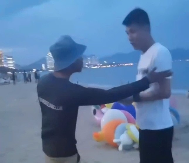 lam ro viec thu phi trai phep chan duong khach du lich tai nha trang hinh 1