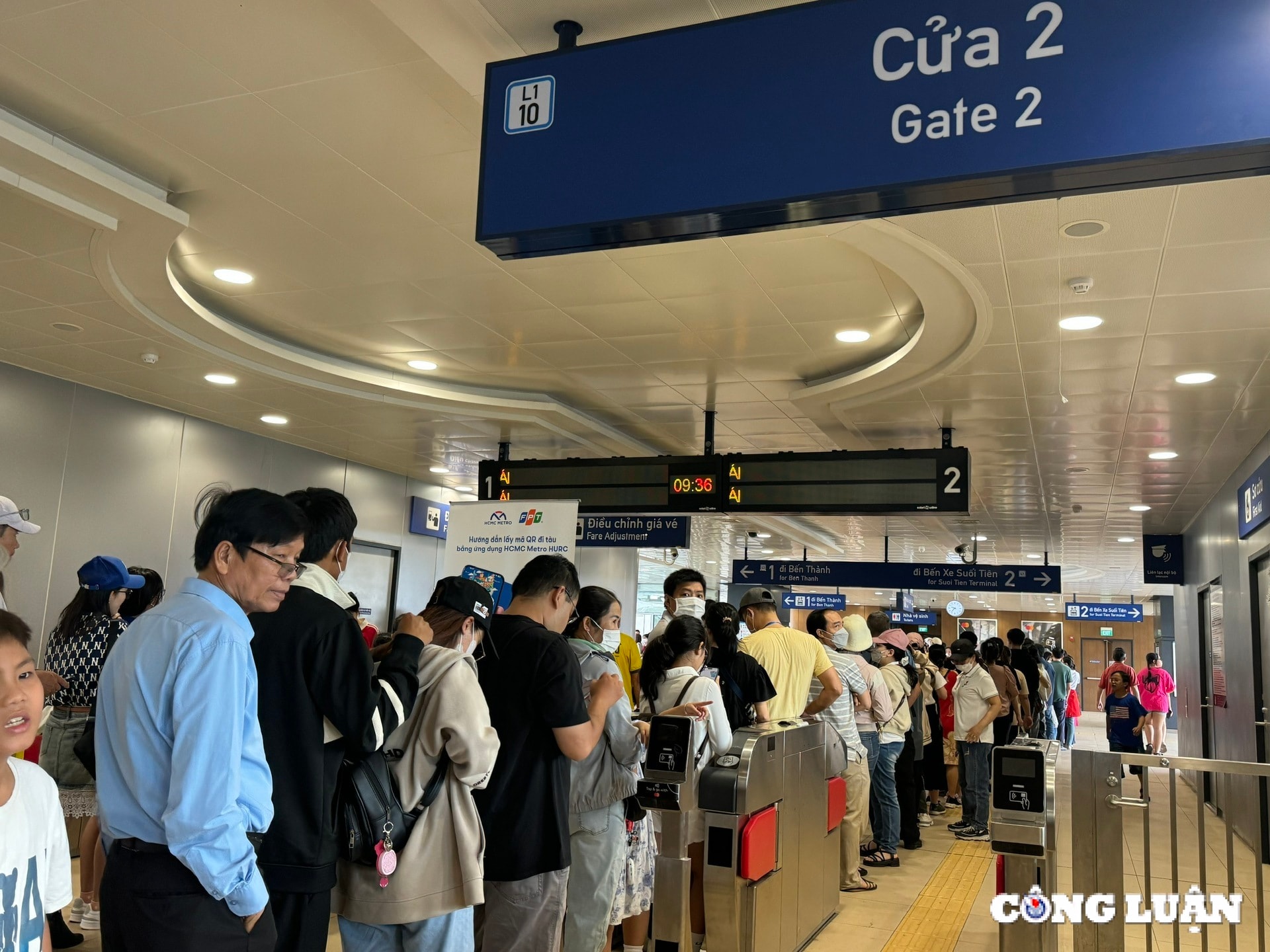 nguoi dan tp hcm thich thu trai nghiem phuong tien cong cong dip tet duong lich 2025 hinh 1