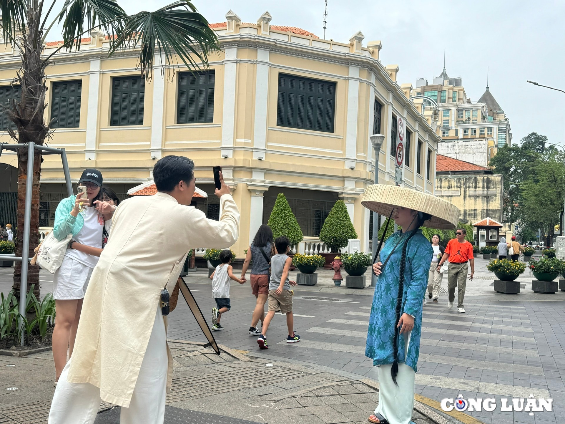nguoi dan tp hcm thich thu trai nghiem phuong tien cong cong dip tet duong lich 2025 hinh 10