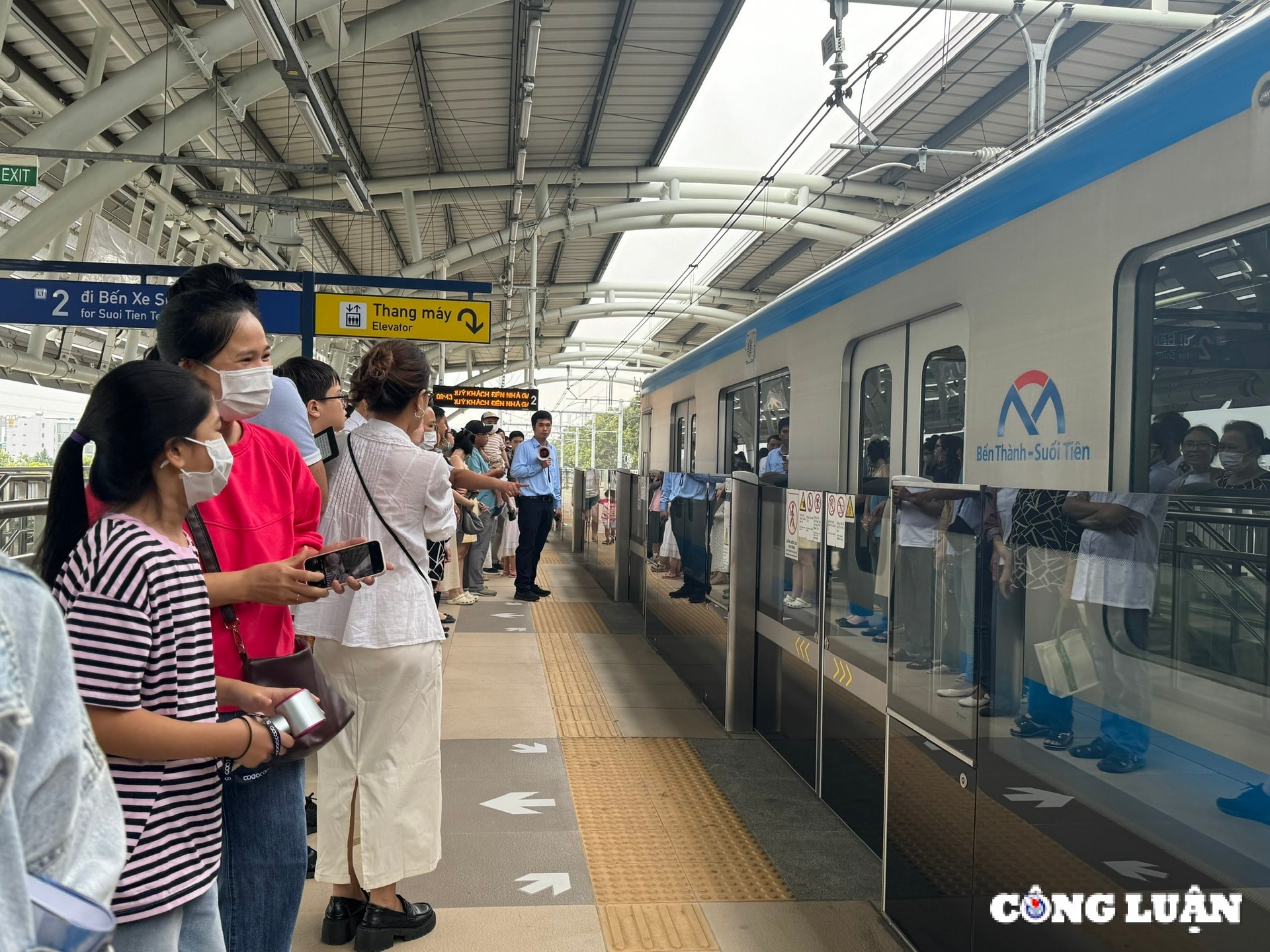 nguoi dan tp hcm thich thu trai nghiem phuong tien cong cong dip tet duong lich 2025 hinh 5