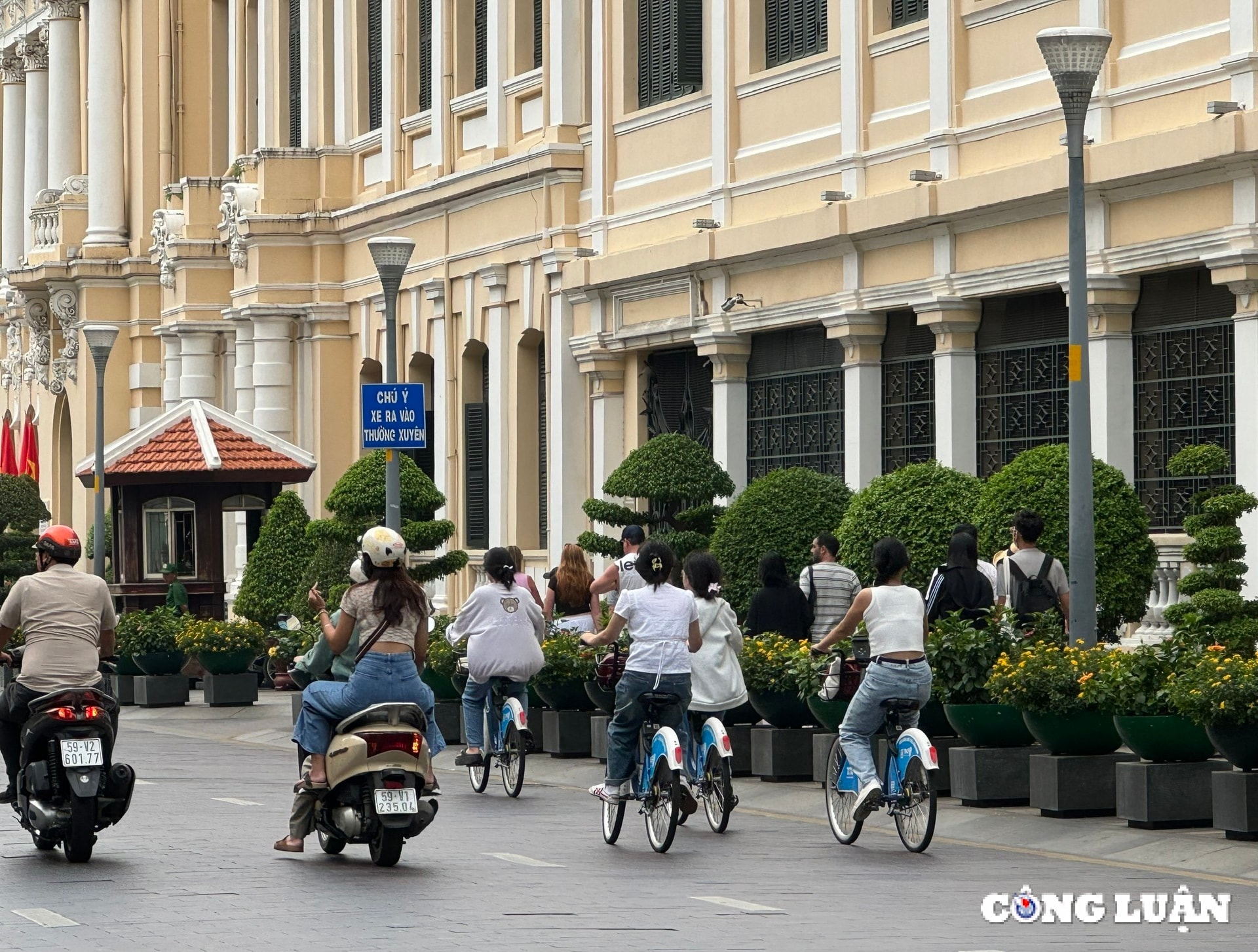 nguoi dan tp hcm thich thu trai nghiem phuong tien cong cong dip tet duong lich 2025 hinh 8