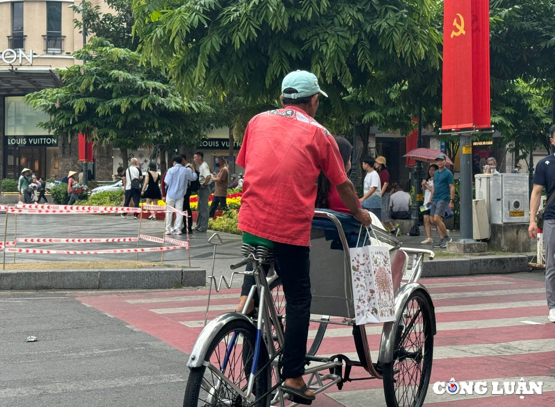 nguoi dan tp hcm thich thu trai nghiem phuong tien cong cong dip tet duong lich 2025 hinh 9