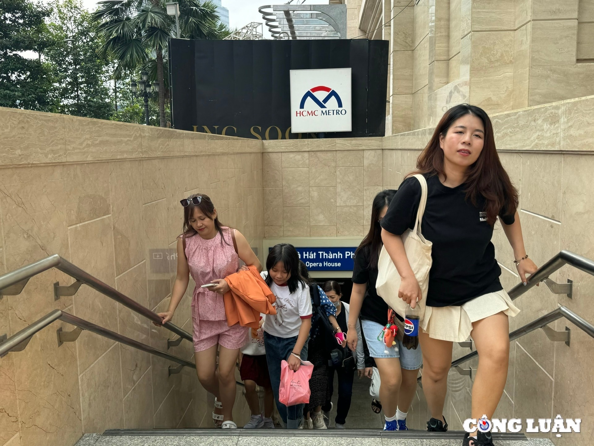 nguoi dan tp hcm thich thu trai nghiem phuong tien cong cong dip tet duong lich 2025 hinh 6