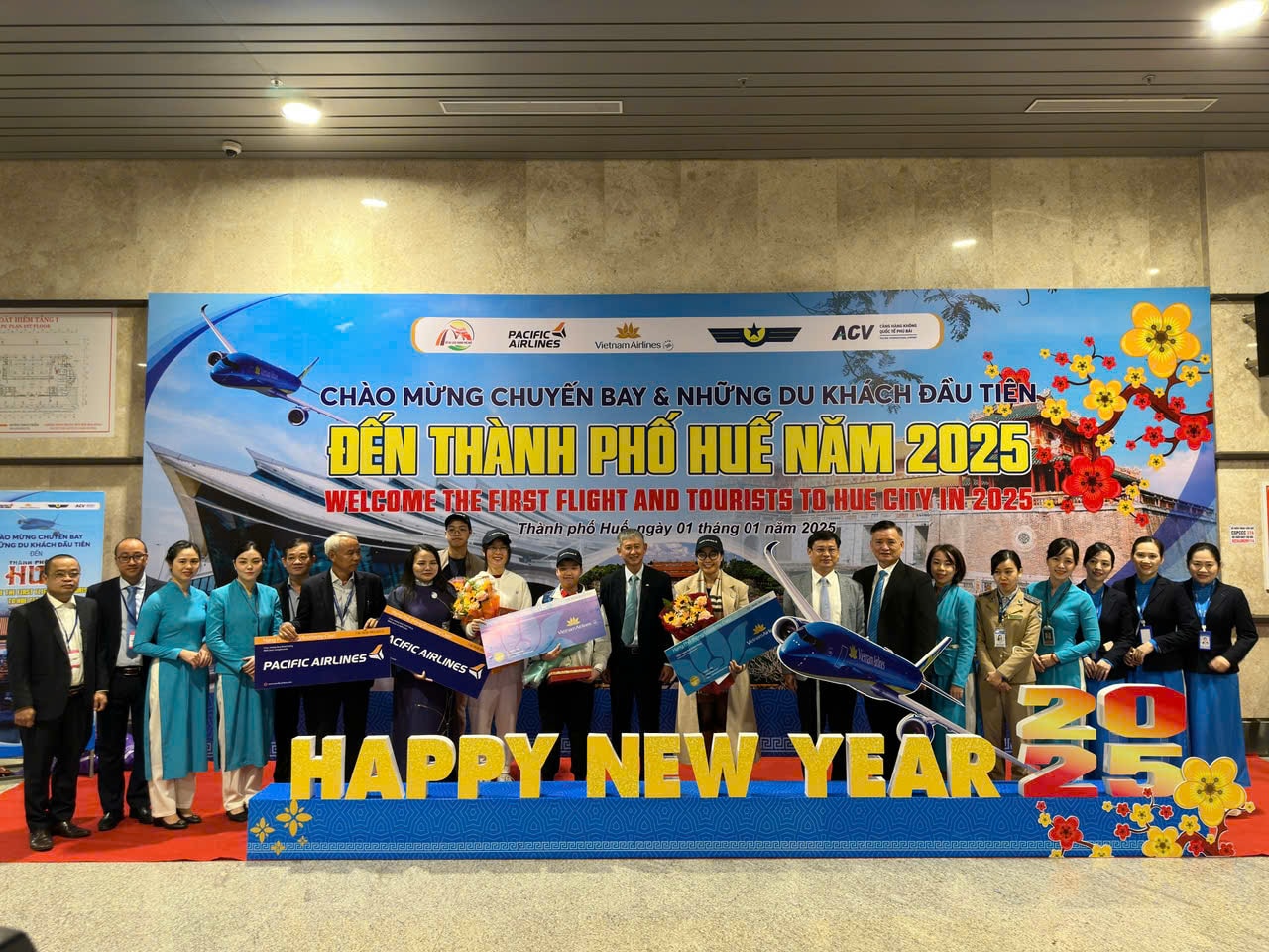 vietnam airlines chao don hanh khach dau nam moi lan toa niem vui khap moi mien dat nuoc hinh 3