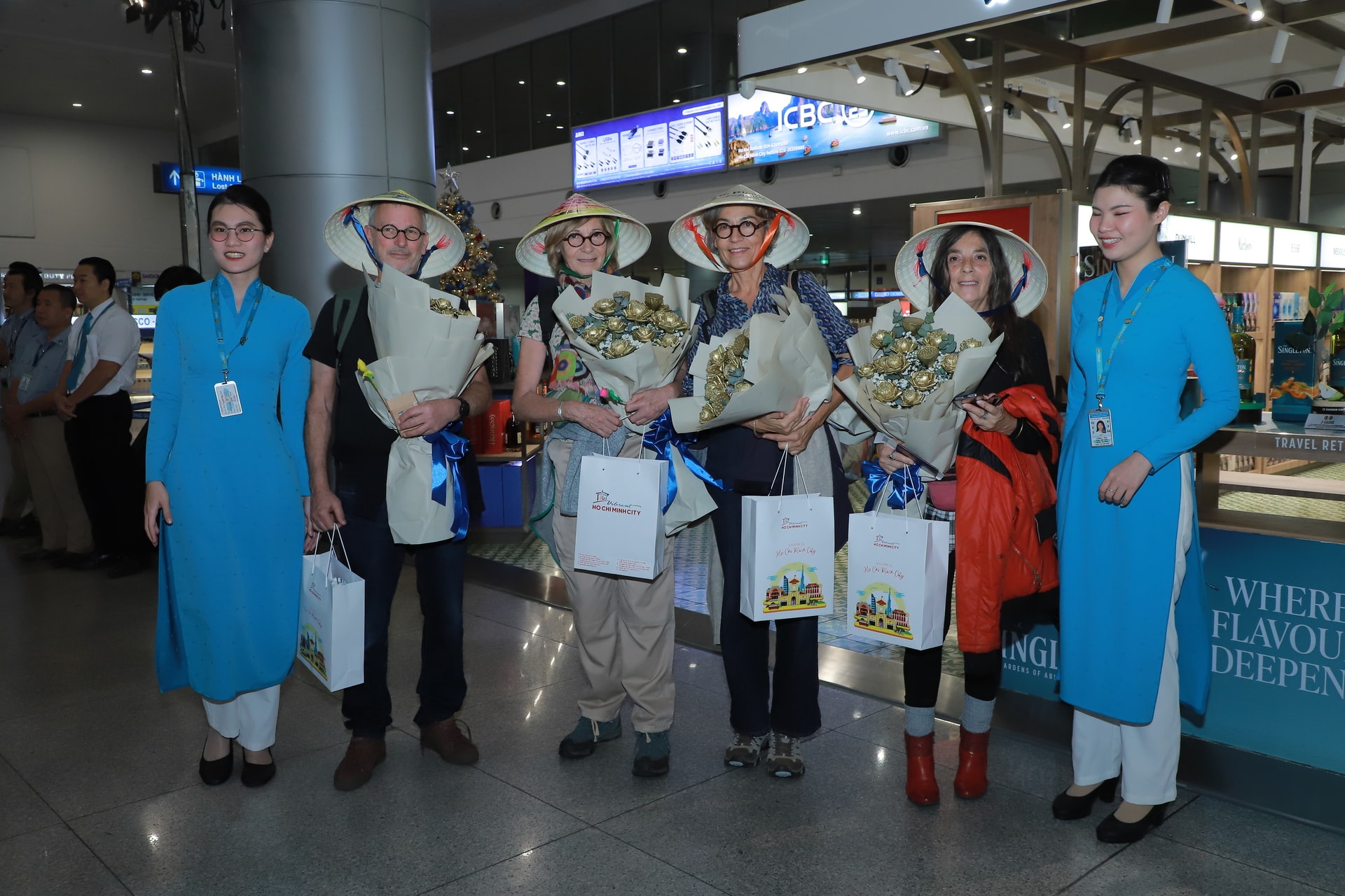 vietnam airlines chao don hanh khach dau nam moi lan toa niem vui khap moi mien dat nuoc hinh 4