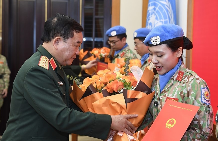 them 8 si quan viet nam chuan bi len duong lam nhiem vu gin giu hoa binh hinh 1