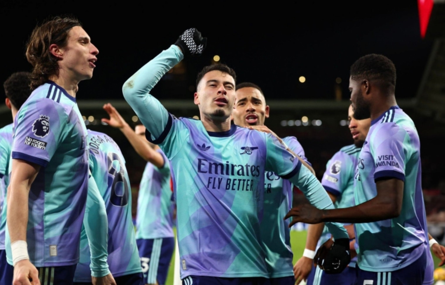 thang nguoc brentford arsenal tro lai ngoi nhi ngoai hang anh 2024 25 hinh 1