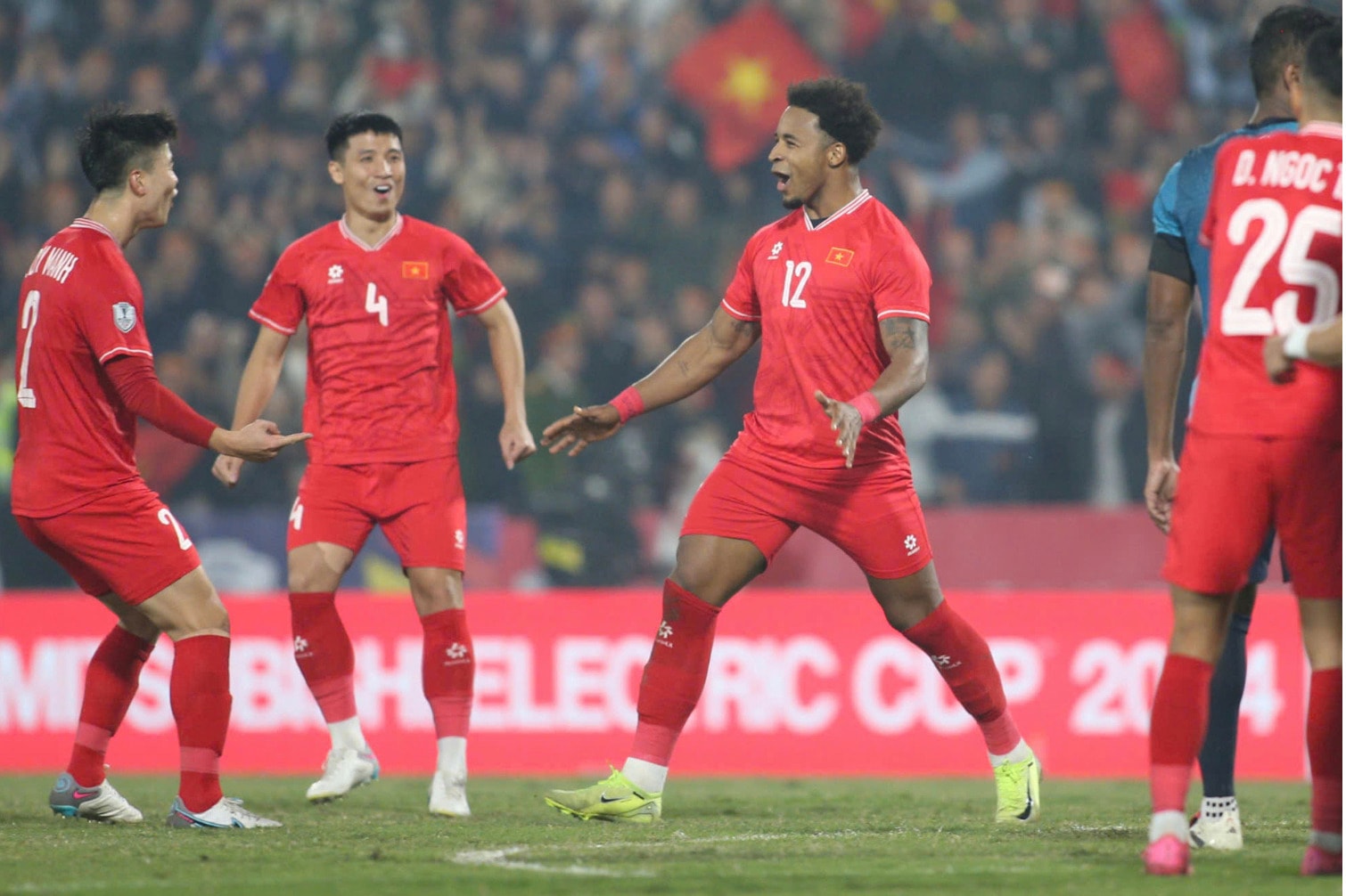 xuan son lap cu dup viet nam thang thai lan o chung ket luot di aff cup 2024 hinh 1