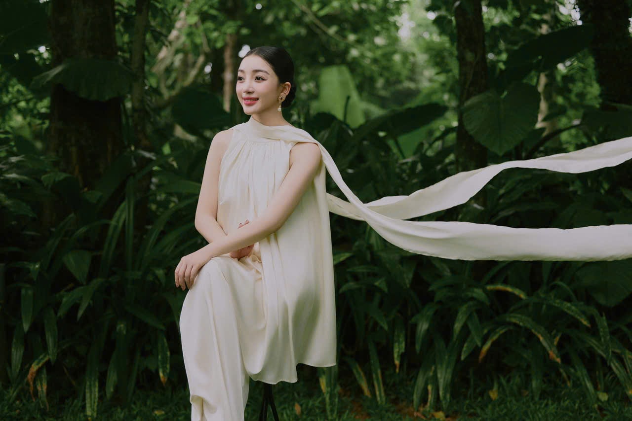 ca si pham thu ha chao nam moi voi album di qua mien nho hinh 2