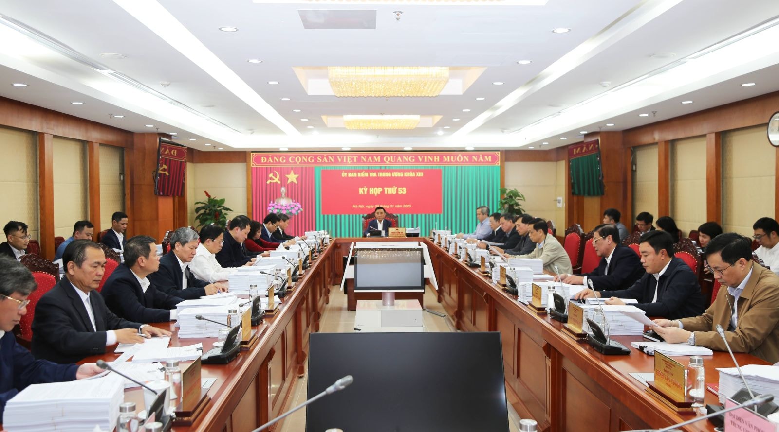 ubkt trung uong de nghi ky luat bi thu tinh uy vinh phuc va nhieu ca nhan hinh 1