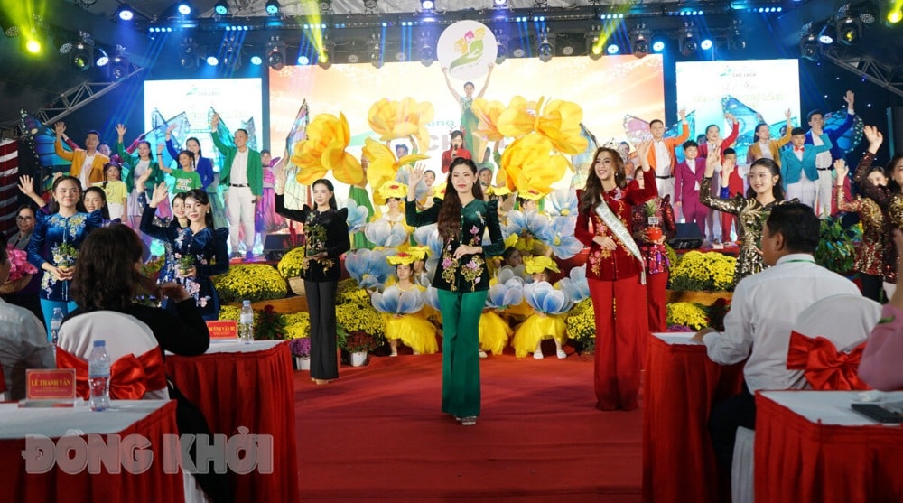 tung bung le hoi hoa kieng sac mau cho lach hinh 1