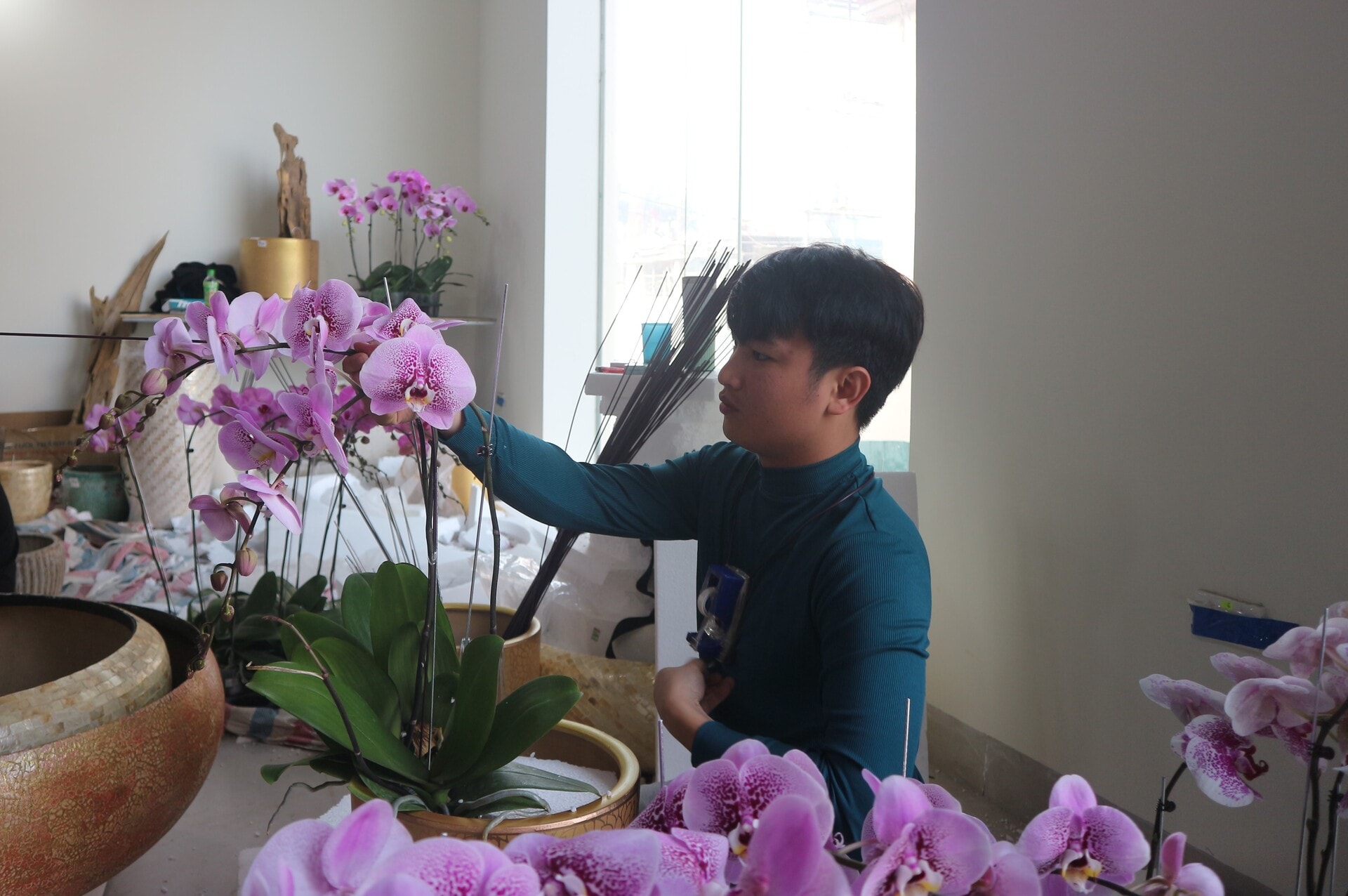 tho cam hoa lan dip tet nghe hai ra tien moi nam chi co mot lan hinh 1
