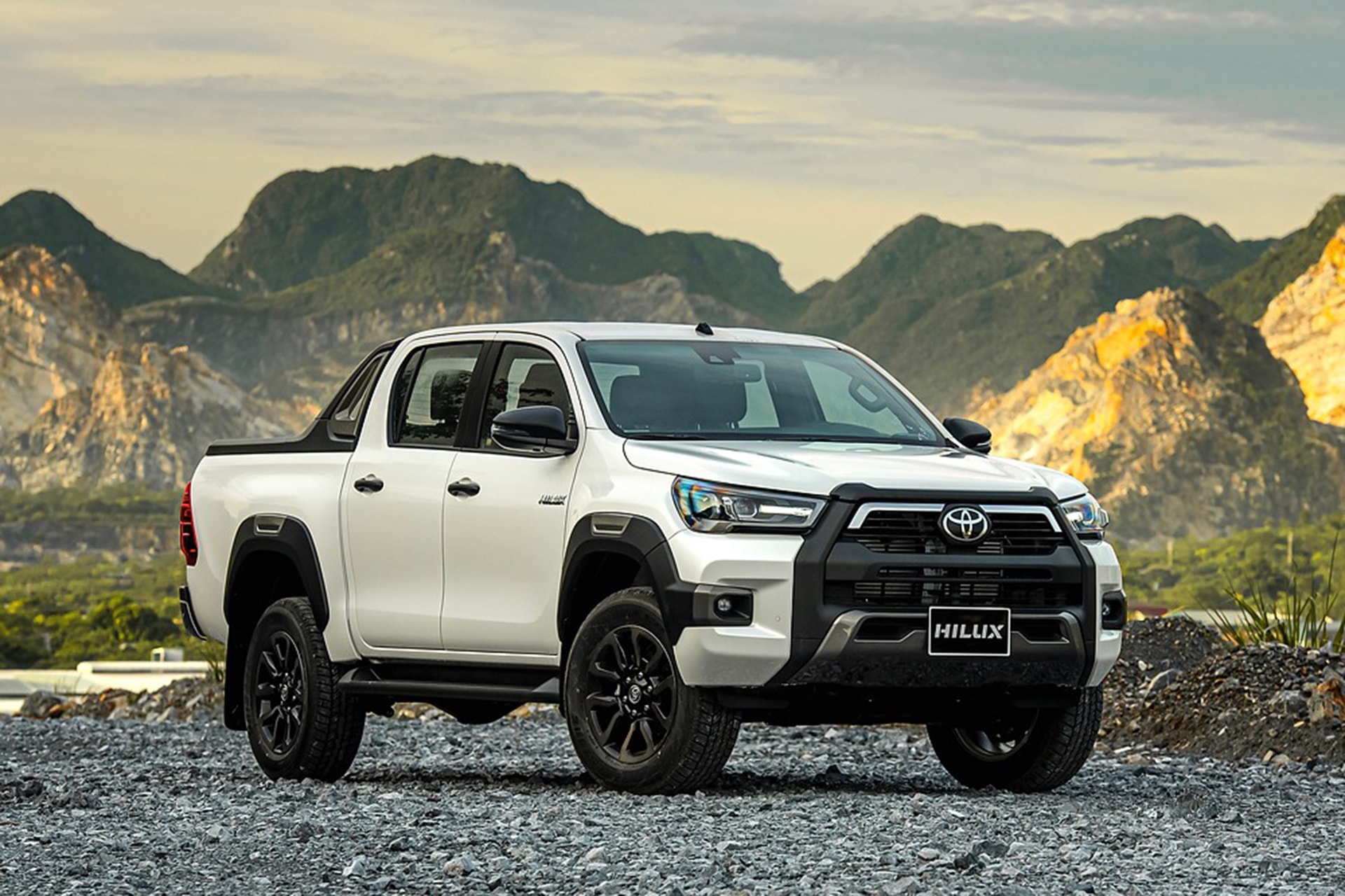 bo qua ranger bo doi hilux va triton dua gia gianh thi phan hinh 2