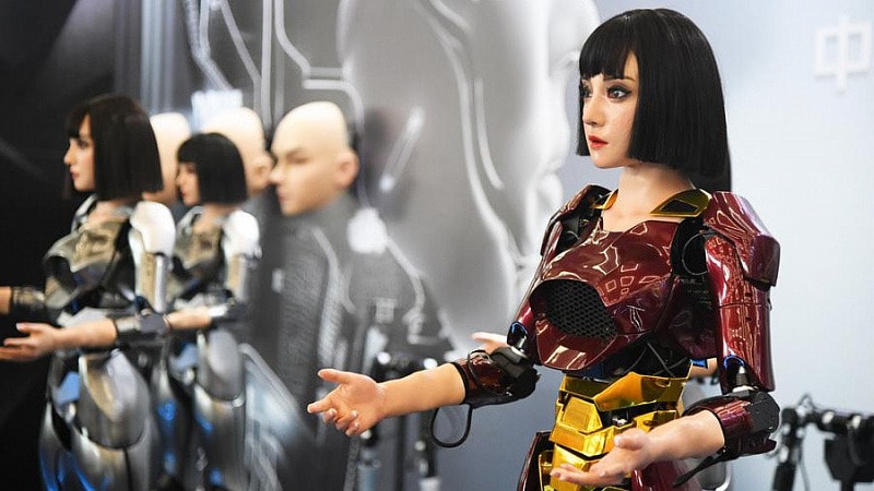 trung quoc trien khai su dung robot giup cham soc nguoi cao tuoi hinh 1
