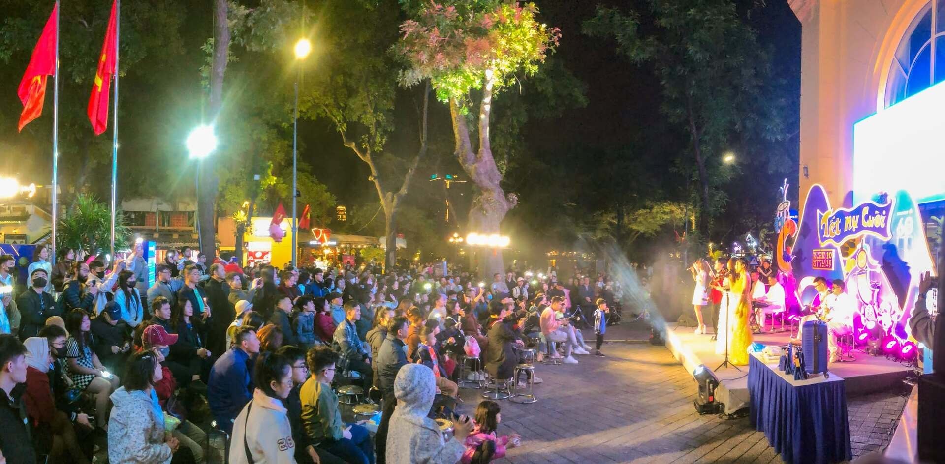 tet nu cuoi thu hut hang nghin luot khach tham quan truoc them tet nguyen dan hinh 4