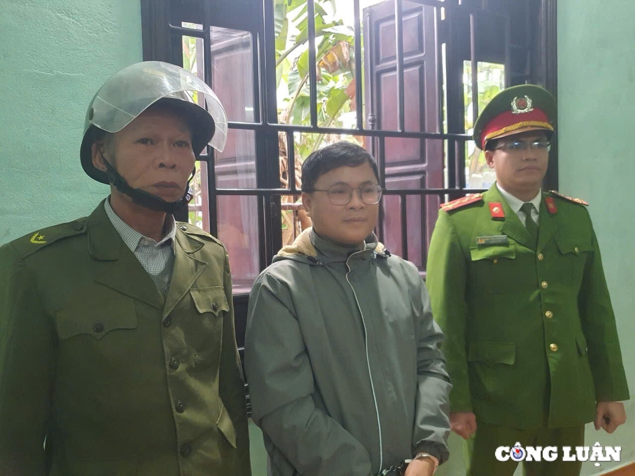 hue bat doi tuong lua dao chiem doat tai san 1 ty dong hinh 1