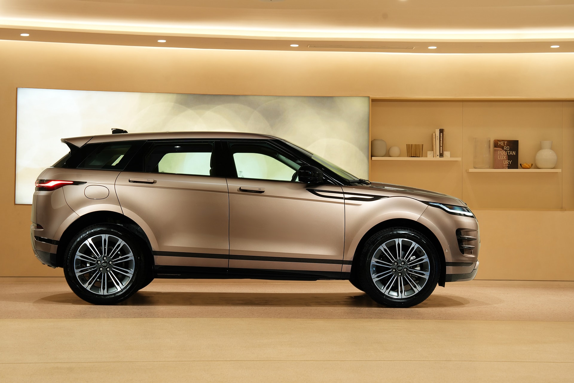 range rover evoque 2025 ve viet nam gia ban tu 29 ty dong hinh 2