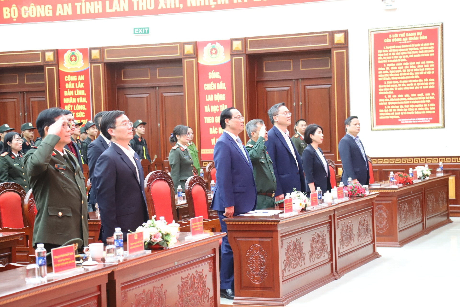 pho chu tich quoc hoi tran quang phuong tham tang qua chuc tet tai dak lak hinh 1