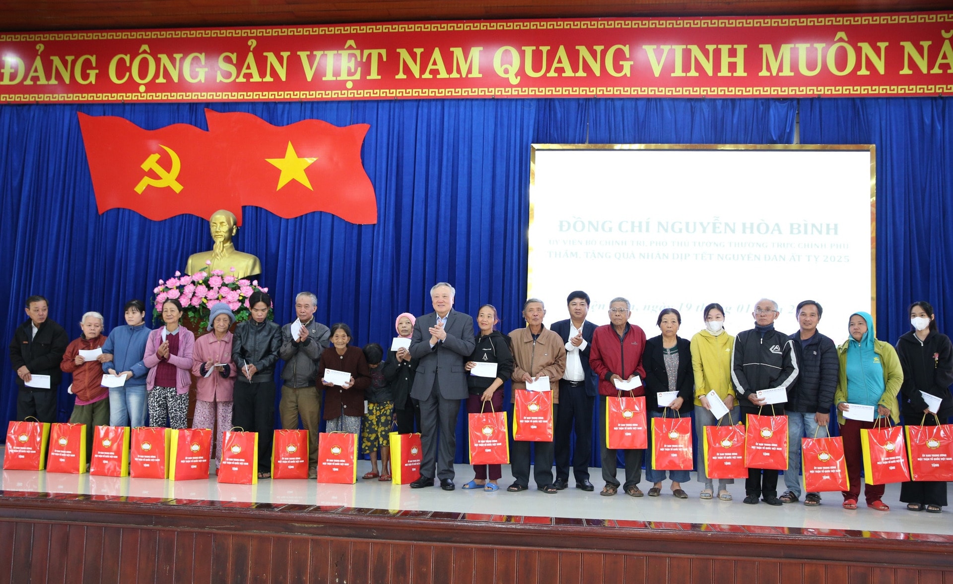 khong de ho dan nao thieu doi khong co tet phai toi lua tat den trong dip tet hinh 3